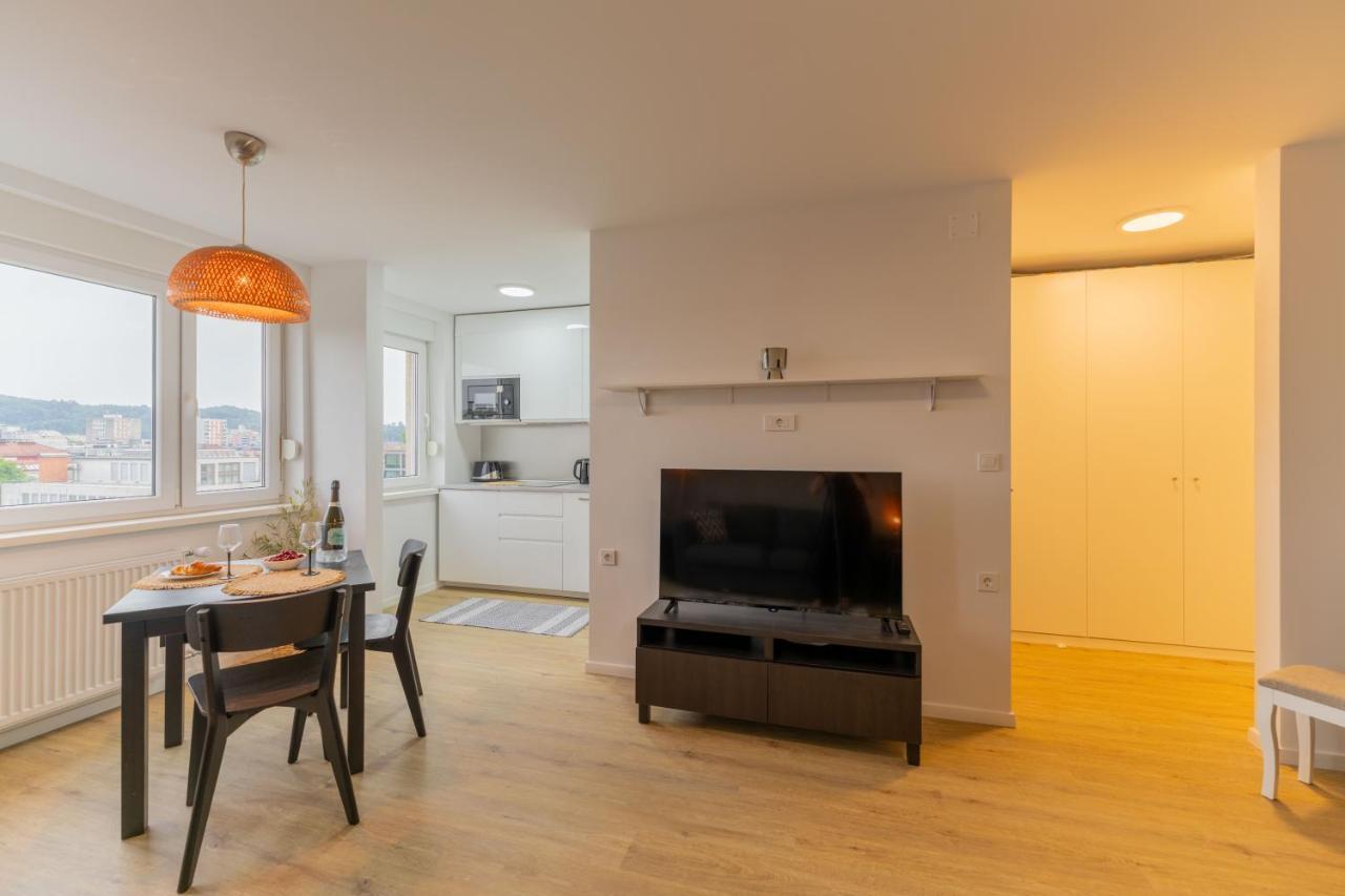 Elegant Tour As Studio Gilly With Open Views And A Balcony In The Center Lubiana Esterno foto