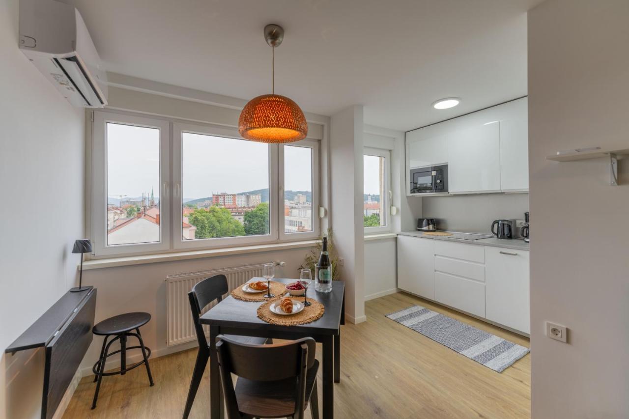 Elegant Tour As Studio Gilly With Open Views And A Balcony In The Center Lubiana Esterno foto